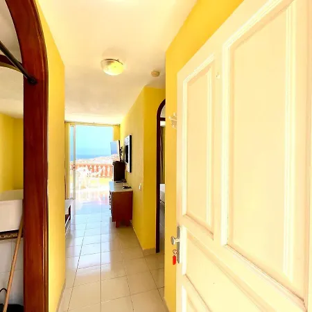 Bonito Apartamento, Bien Comunicado, Wifi En Tenerife Sur